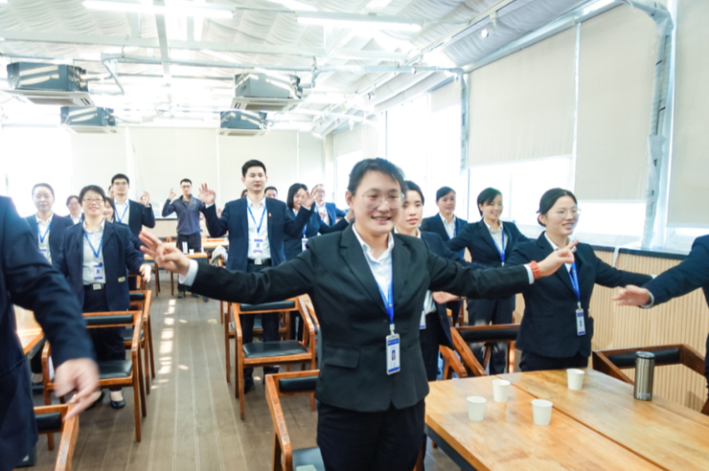 修齊禮儀書院禮儀培訓實戰(zhàn)專家王新老師《長興島》政務大廳服務禮儀提升培訓現(xiàn)場照片11.png